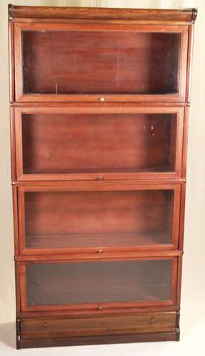 System bookcase - Globe Wernicke, around 1900, wood veneered, among other mahogany,<br />partially restored, 4 glazed showcase elements, stacked on each other, base with drawer, signs of age and wear, HxWxD: ca.171x86x29cm