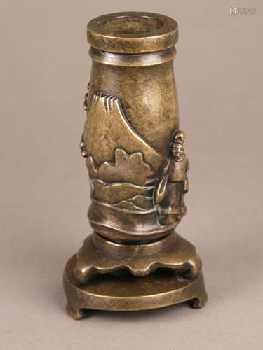 Decorative vase with stand - bronze alloy with silver inlay, minimal copper efflorescence,<br />partly in high relief, scholar with Karako servant boys on Mount Fuji, surrounded by tall pines, total height approx.18cm, Japan