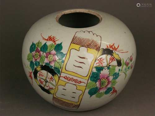 Shoulder pot - China, after 1900, porcelain with polychrome onglaze painting and Chinese<br />calligraphy, on the underside red export wax seal, lip rim with minimal bumping, H.ca.19cm