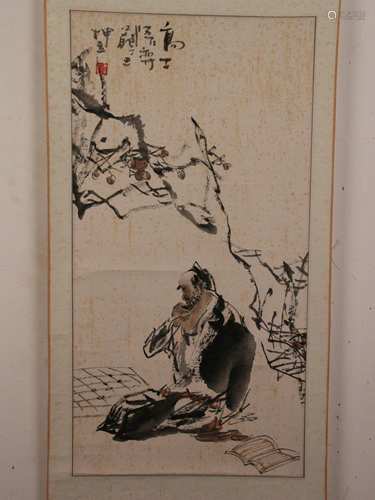 Chinese scroll painting - ink and light colors on paper, xiangqi player sitting under a<br />tree, inscribed in Chinese calligraphy, sealed, hanging scroll, image c.74,5x38cm, total measures approx. 162,5x46,5 cm