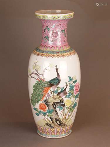 Famille Rose-Rouleauvase - porcelain, fine painting with enamel colors, obverse side with<br />peacocks on flowering tree, backside with Chinese characters, decorative borders, China, 2nd half of 20th century, bottom with 6-character-mark ''Zhongguo Jingdezhen Zhi'', H. approx.61cm