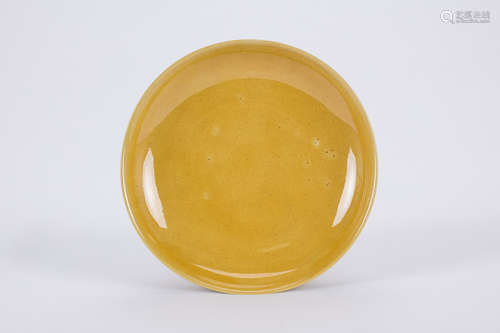 Chinese yellow glaze porcelain plate, Yongzheng mark.