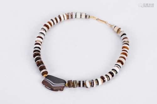 Agate necklace.