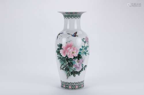 Chinese famille rose porcelain vase.