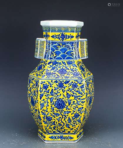 A Yellow-Ground Blue And White 'Flower' Vase