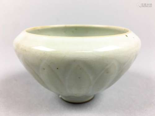 A Small Ge-Type Bowl