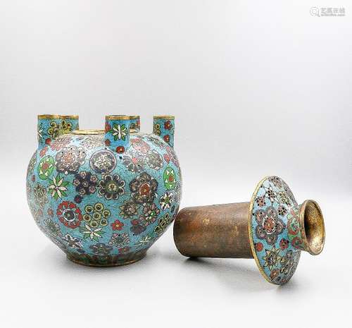 A Fine Cloisonne Enamel 'Flower' Vase