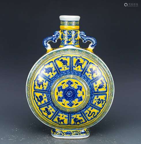 A Fine Yellow-Ground Blue And White Vase