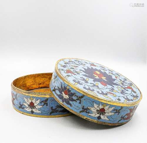 A Fine Cloisonne Enamel 'Lotus' Box