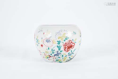 Chinese famille rose porcelain pot.