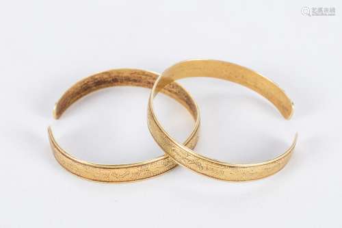 pair of Chinese gold bangle
