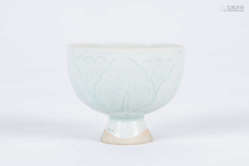 Chinese Ge Ware porcelain tea cup.