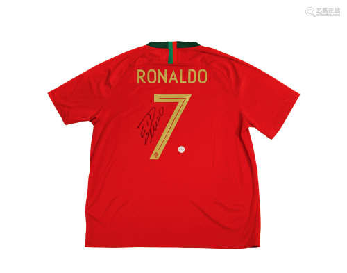 “世界足球先生”克里斯蒂亚诺·罗纳尔多（Cristiano Ronaldo）亲笔签名葡萄牙国家队球衣