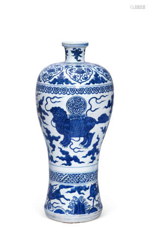 明万历（1563-1623年） 青花莲托八吉祥海马瑞兽图梅瓶