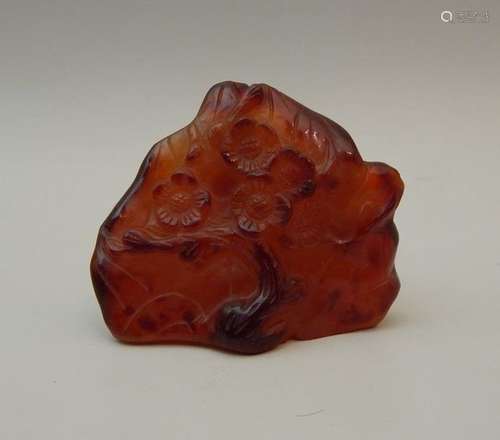 Agate sculptée d’un pin. L : 7 x 7.5 cm		Agate sc...