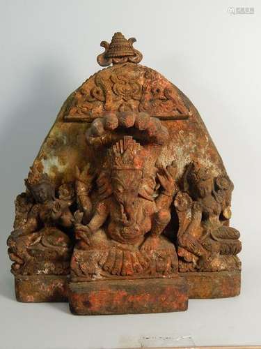 Frise en bois peint représentant Ganesh entouré de...