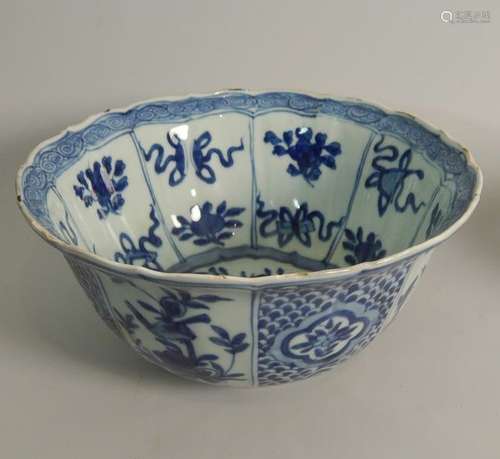 Coupe à punch en porcelaine bleu et blanc. Chine, ...