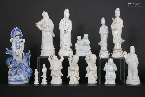 12 Chinese sculptures in porcelain