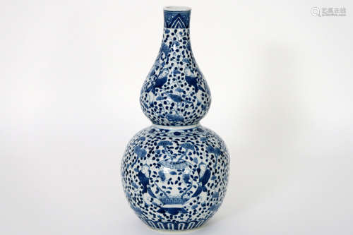 Chinese vase in marked porcelain