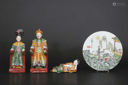 Chinese set in porcelain : emperor and empress and child