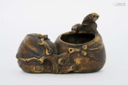 Chinese inkwell in marked earthenware adorned with monkeys