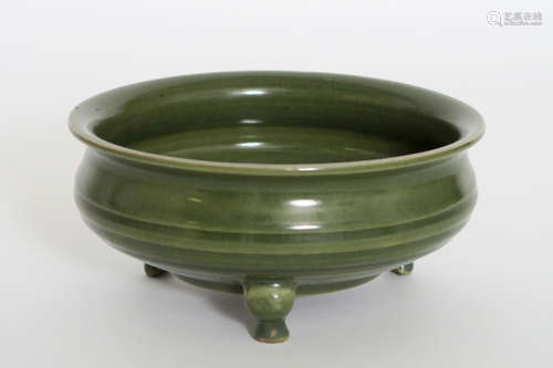 Chinese dish on three feet in celadon porcelain