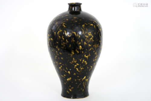 antique Chinese “Meiping” vase in glazed earthenware – with an old label “Japan Society Pottery Exhibition New York 1914”