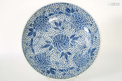 quite big antique Chinese dish in porcelain with blue/white chrysanthemums