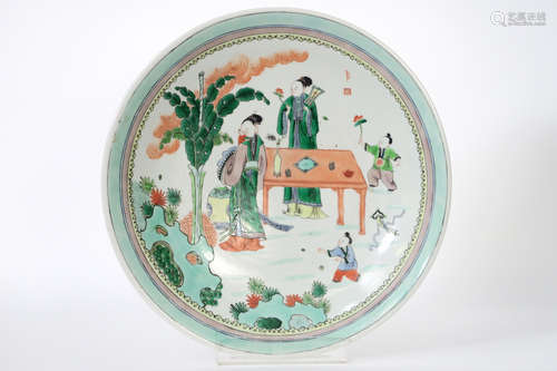 quite big Chinese dish in marked Famille Verte porcelain with a garden view with two ladies and two fools (children)