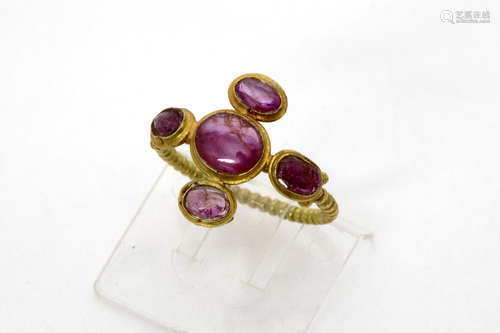 antique ethnic ring in yellow gold (ca 20 carat) with oval cabochon cut rubies