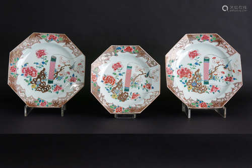 18th Cent. Chinese set of a pair octogonal dishes and a smaller one in porcelain with a nice Famille Rose decor