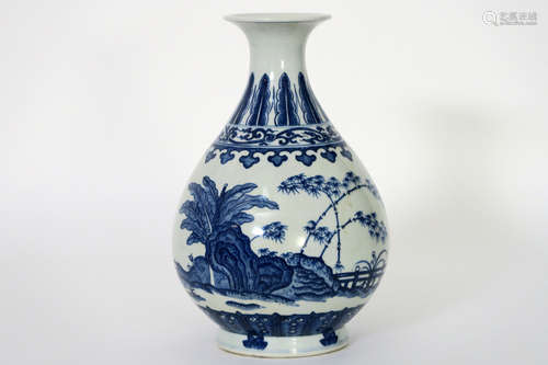 Chinese vase in marked porcelain