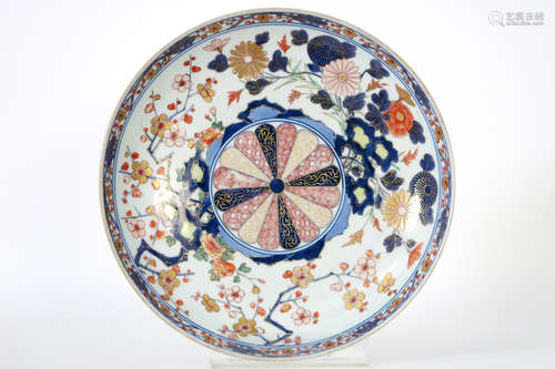 antique Japanese dish in porcelain with Imari decor with blosoms