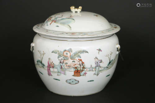 Chinese lidded tureen in porcelain with a polychrome decor with figures