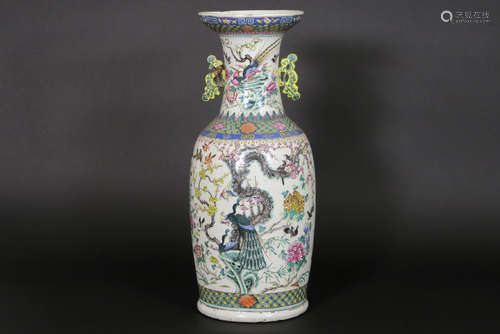 antique Chinese vase in porcelain with a polychrome decor and an old Chinese restoration (with iron)