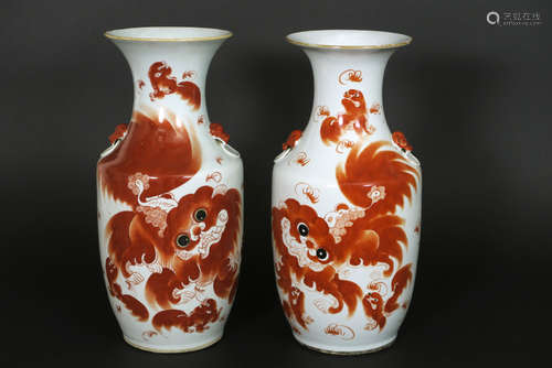 pair of Chinese vases in porcelain with fô-dogs – one has been restored