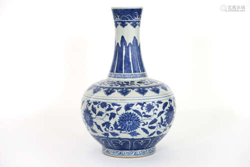 Chinese vase in porcelain