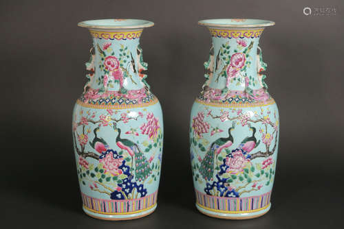 pair of antique Chinese vases in porcelain with polychrome decors on both sides