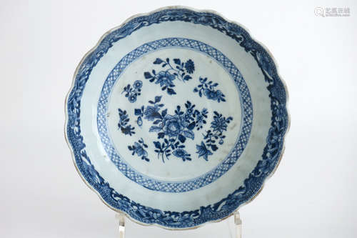 18th Cent. Chinese bowl in porcelain