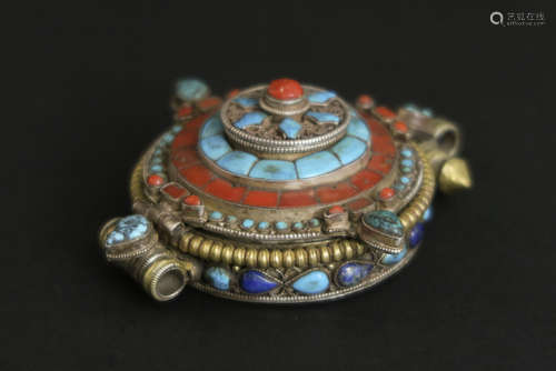 Tibetan “ghau” in gold and silver with turquoise, shell and red coral and with inside the representation of the crowned Buddha