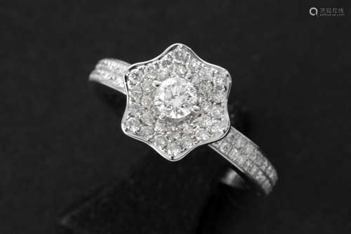 ring in white gold (18 carat) with at least 1,10 carat of very high quality brilliant cut diamonds