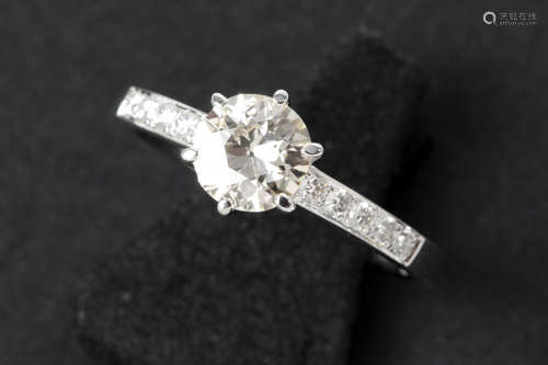 high quality brilliant cut diamond of at least 0,80 carat set in a ring in white gold with 0,15 carat of small very high quality brilliant cut diamonds