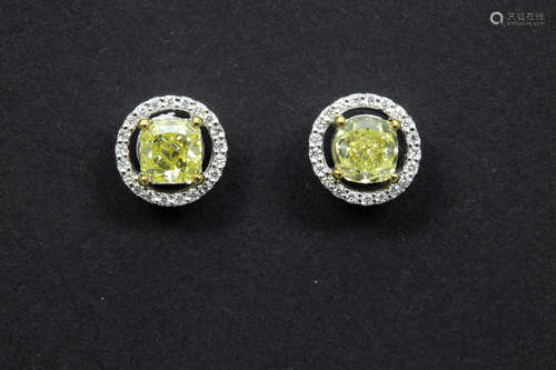 pair of earrings in white gold (18 carat) with 1,22 carat high quality fancy yellow cushion cut diamonds and at least 0,25 carat of high quality brilliant cut diamonds – with two “GIA” certificates