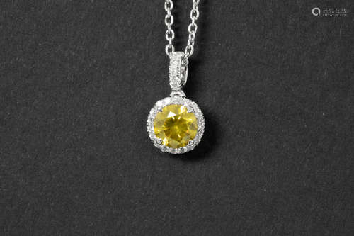 pendant in white gold (18 carat) with a ca 1,30 carat of fancy vivid yellow treated color and ca 0,40 carat of white high quality brilliant cut diamonds – with a chain in white gold (18 carat)