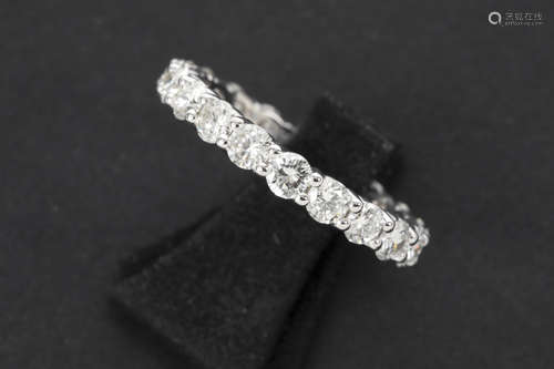 ring in white gold (18 carat) with ca 2,70 carat of very high quality brilliant cut diamonds