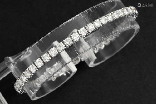 bracelet in white gold (18 carat) with ca 4,70 carat of very high quality brilliant cut diamonds