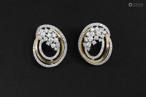 classy pair of very elegant earrings in white and pink gold (18 carat) with ca 1,80 carat of very high quality brilliant cut diamonds