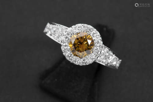 ring in white gold (18 carat) with a 1,02 carat of natural fancy orange quality brilliant cut diamond, surrounded by ca 0,70 carat of very high quality brilliant cut diamonds – with “GIA” certificate