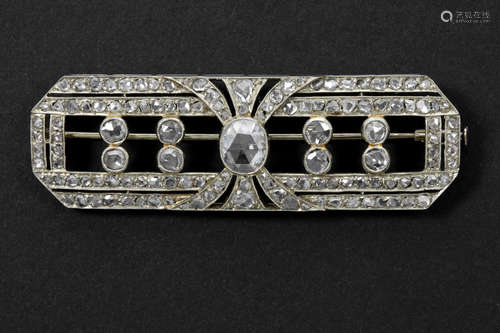 early Art Deco-brooch in grey gold (18 carat) with ca 1,50 carat of rosecut diamonds and some small diamonds – with its small box