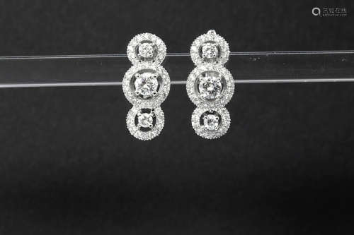 pair of earrings in white gold (18 carat) with ca 1,10 carat of high quality brilliant cut diamonds